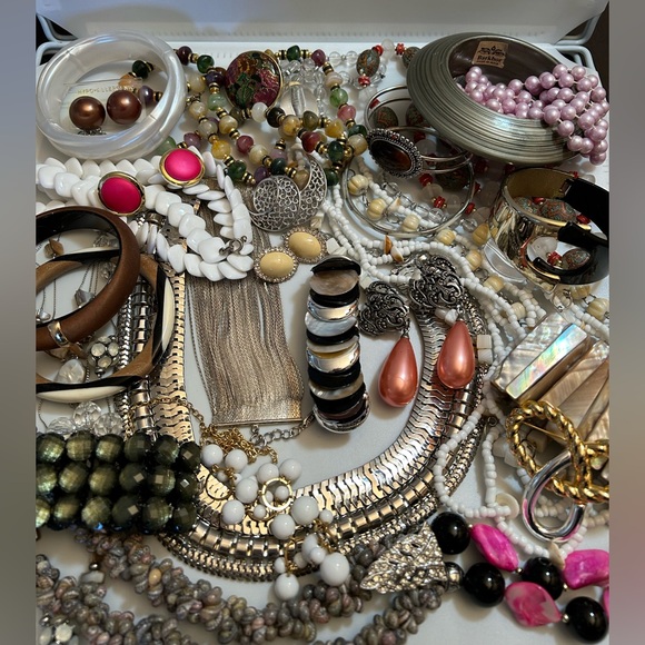 Vintage Jewelry Lot #11 - Picture 1 of 16